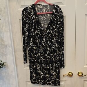 Nine West Black and White V-Neck Long Sleeve Printed Dress